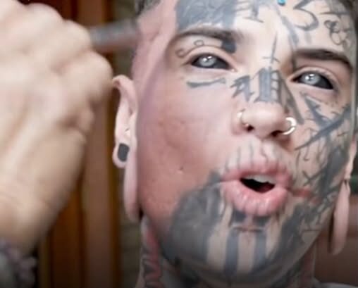 24-Year-Old Man With A Lot Of Tattoos Gets Rid Of Them For His Daughter